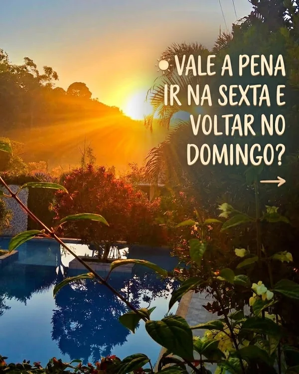 Nascer do sol junto à piscina, com a pergunta: vale a pena ir na sexta e voltar no domingo?